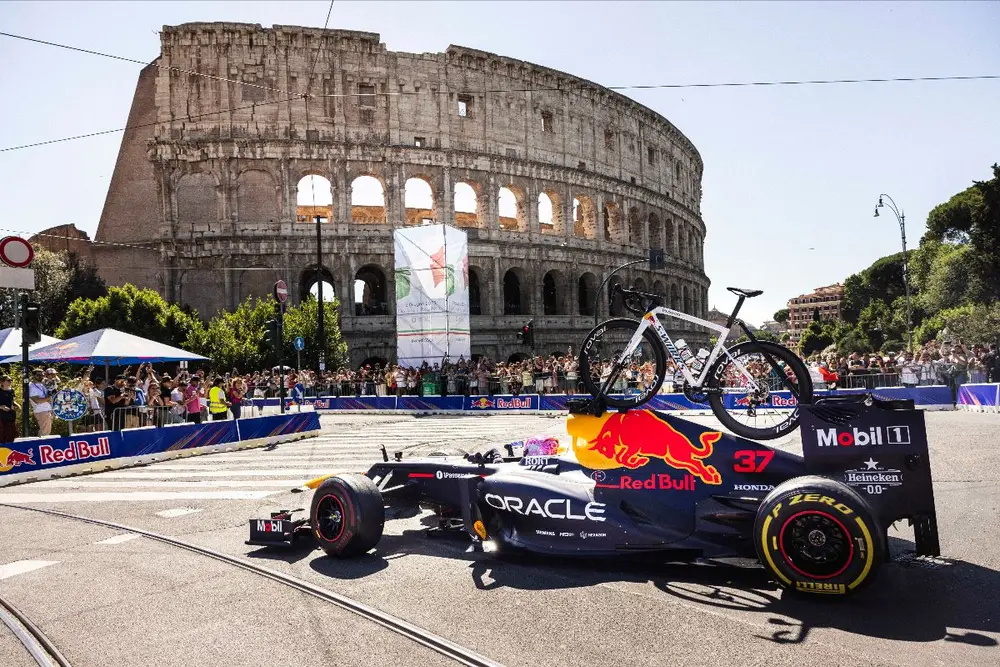 Giro: show della F1 per l'ultima tappa a Roma